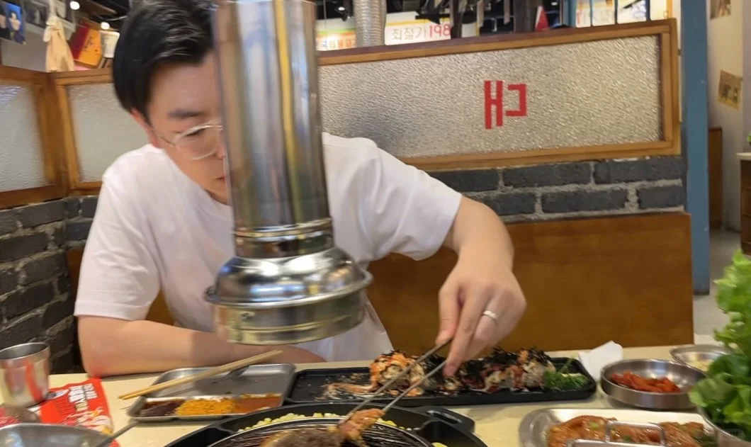 第一次相亲适合吃烤肉俺感觉必须烤肉[偷笑R]第一印象好的话，边吃边烤🈶互动；没