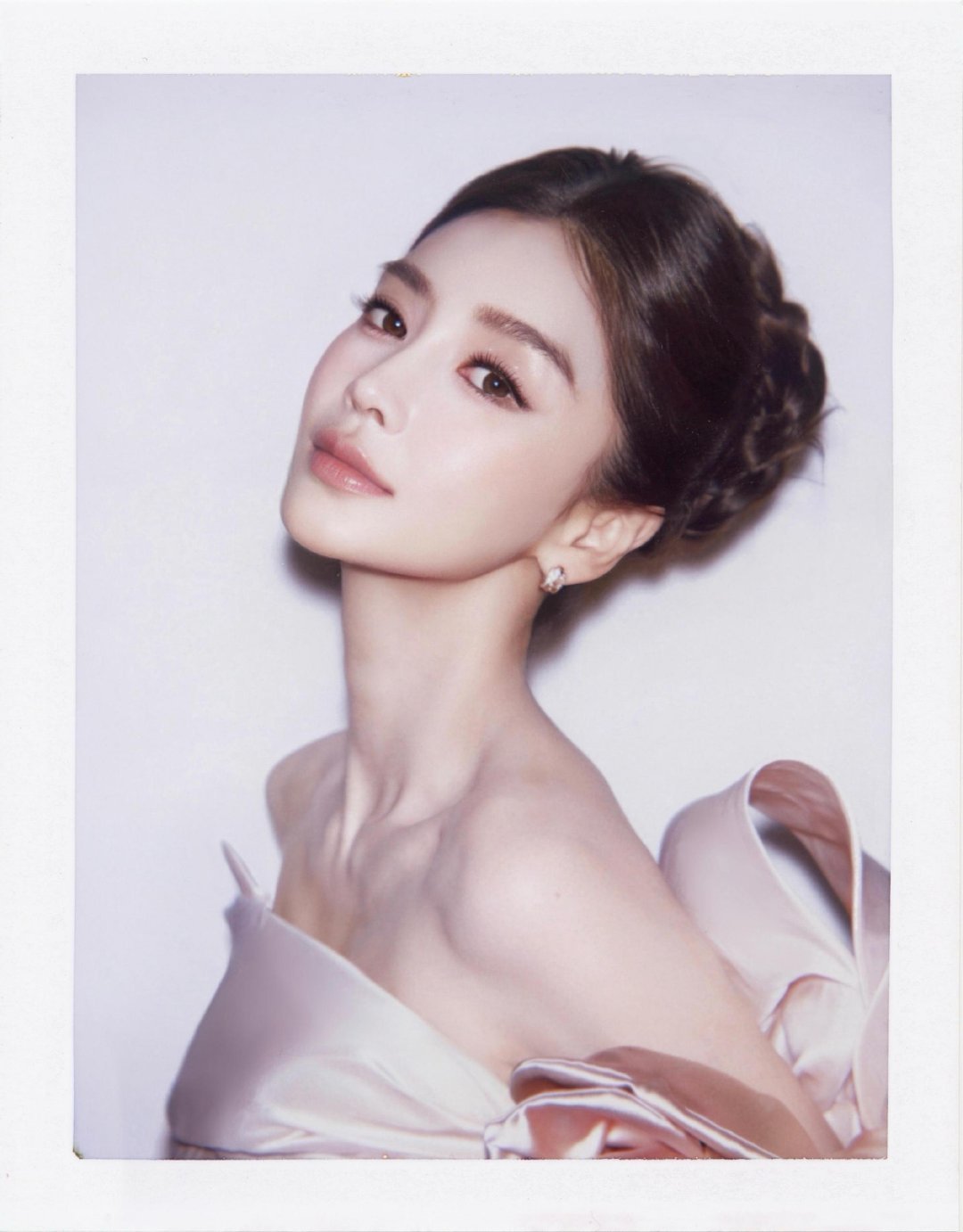 angelababy[超话]😁angelababy  你是夏日限定的玫瑰，冬日