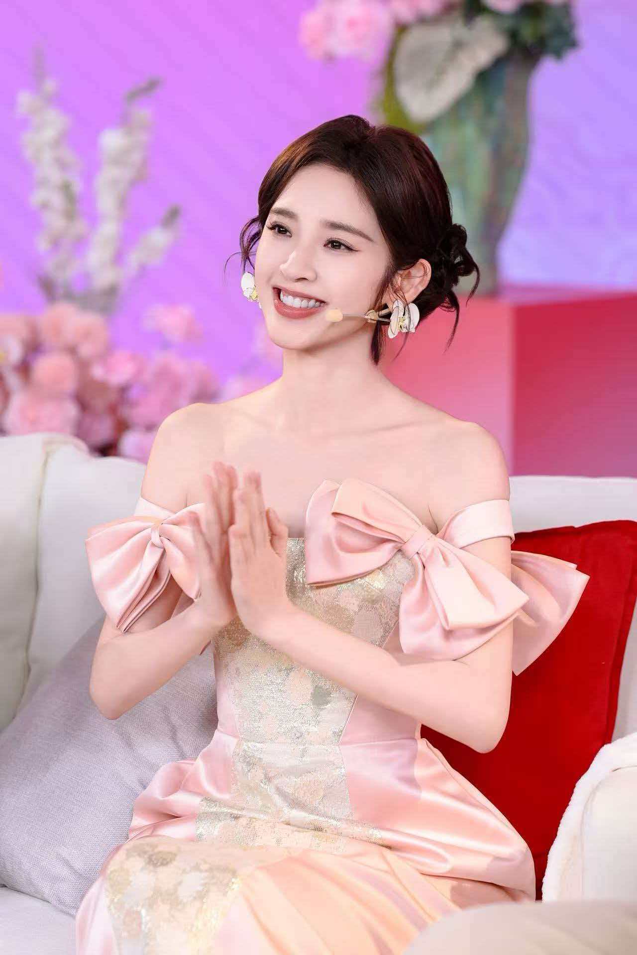 唐艺昕营业太圈粉，国风荔枝妆绝美出圈！淘宝520告白季开卖，现货叠券7.3折起，