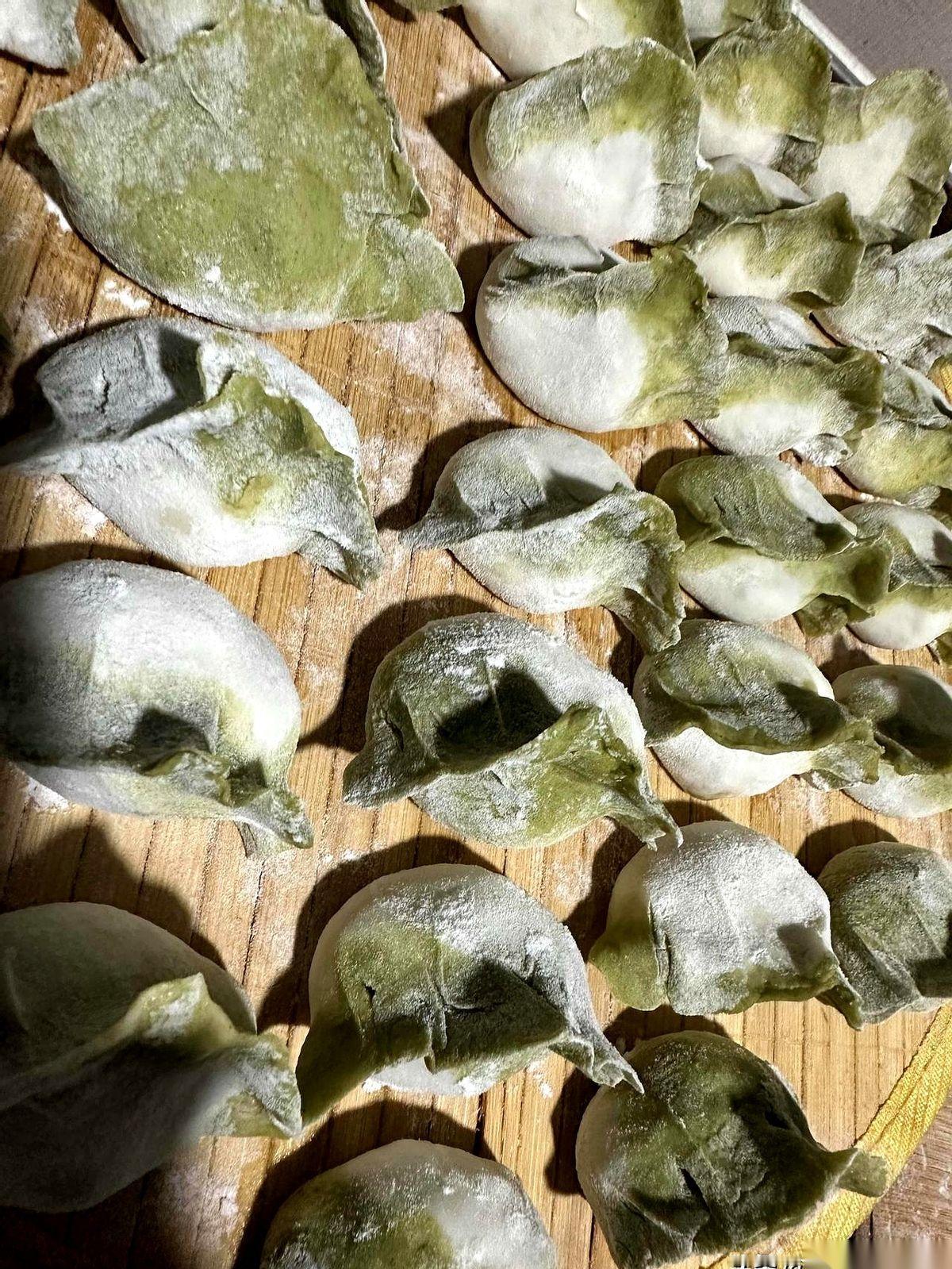 我妈一个电话甩过来，上来就说她下午干了件蠢事，83除以2算错了，直接倒贴了4只海