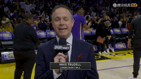 湖人老将詹姆斯真是太搞怪了！在今天湖人主场迎战国王的赛前，41岁的詹姆斯在和自己