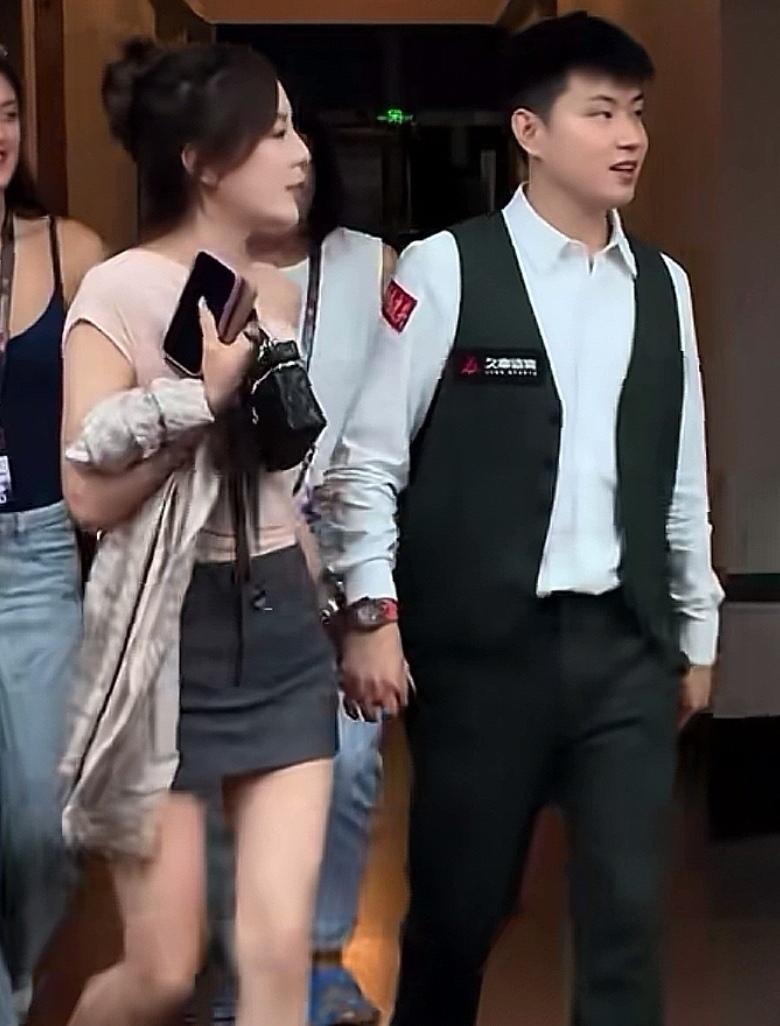 赵心童拿了世锦赛冠军后，成绩一落千丈，找到原因了

他在世锦赛证明了自己，目前也