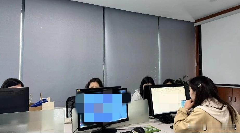 又是一次憋屈的裁员面谈[捂脸]，再谈一个一季度绩效考核末位淘汰的员工，按理说员工