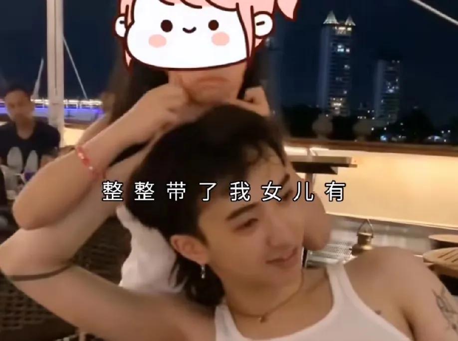 伊能静：“我儿子曾经单独带过我女儿三个多月，一个人既代母职又代父职。”那时候哈利