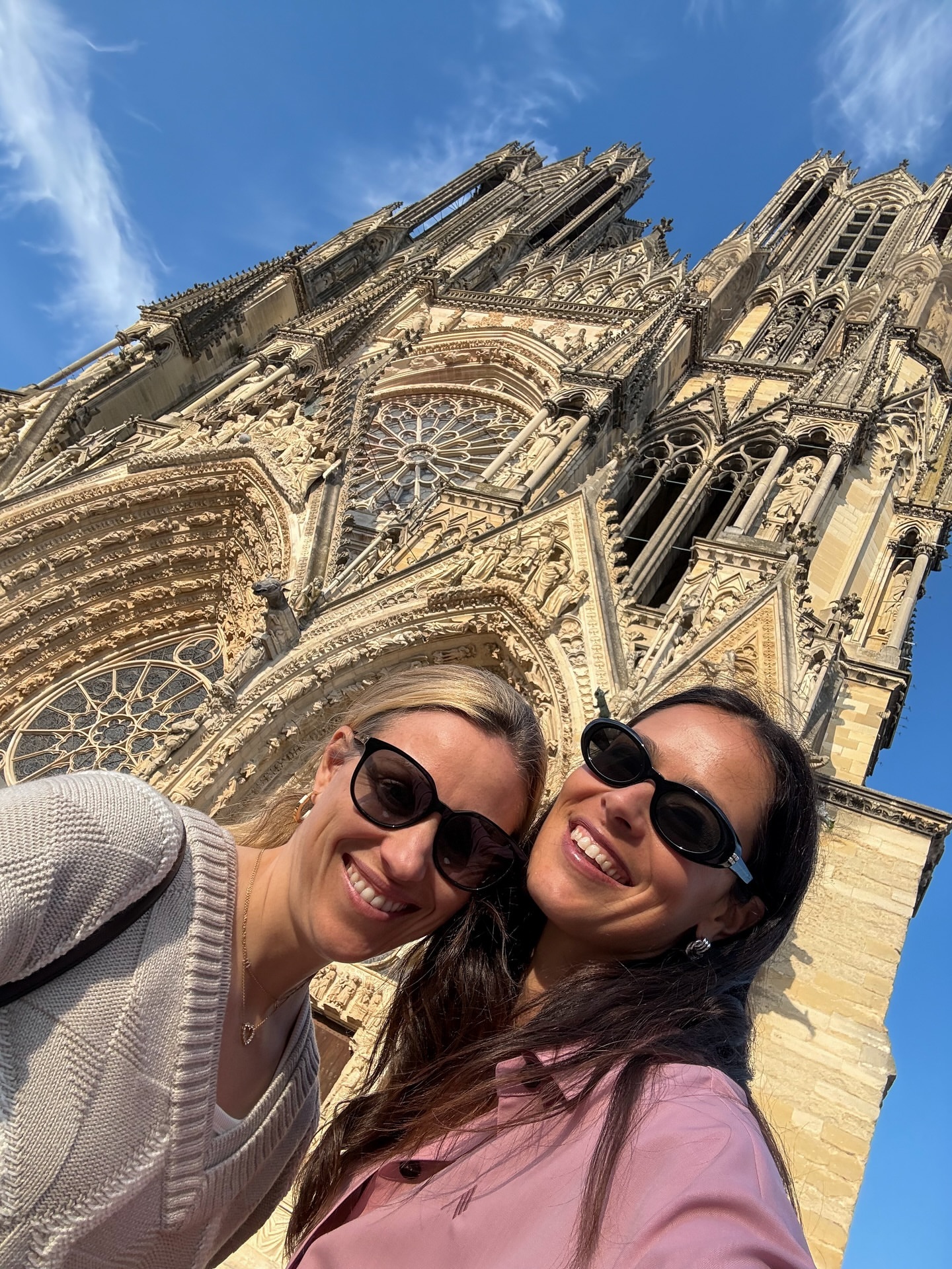 我耶斯！我菊和我万竟然在一起游览著名哥特式建筑。不过两人退役生子之后身材真的变化