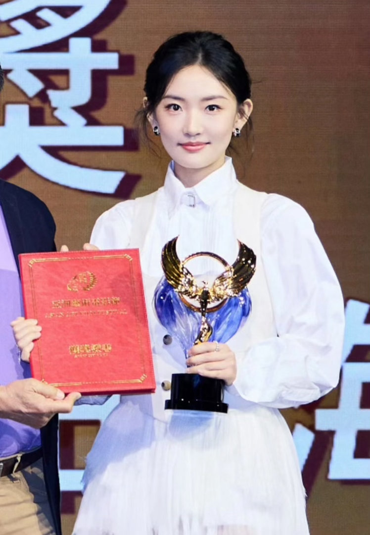 曝glass盛典集齐多位影后视后 这个阵容放在十一月，感觉年底的时尚活动要被拉高