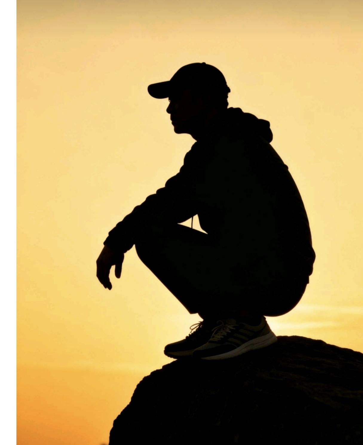 59岁男子公园骑车遭铁丝割颈身亡，园方称事发地系私人承包，

59岁大叔在公园骑