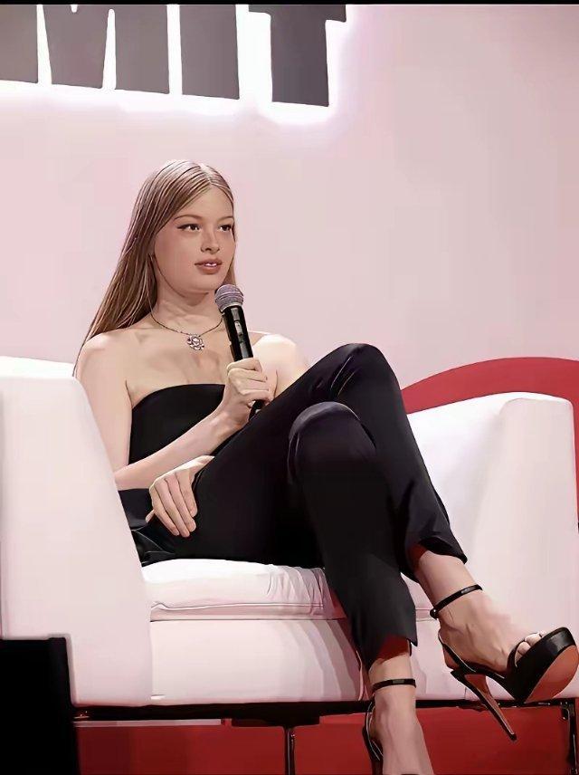 这社会有钱就好，男人做累了就做女人，哪天女人做累了，做回男人。这是世界首富马斯克
