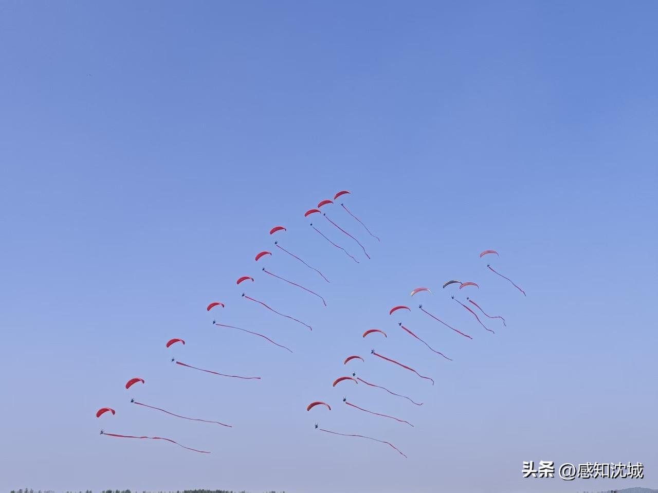 喜讯！沈阳航空产业迎大机遇！ 
来观看无人机和飞机表演 ，以及空中跳伞等项目，​