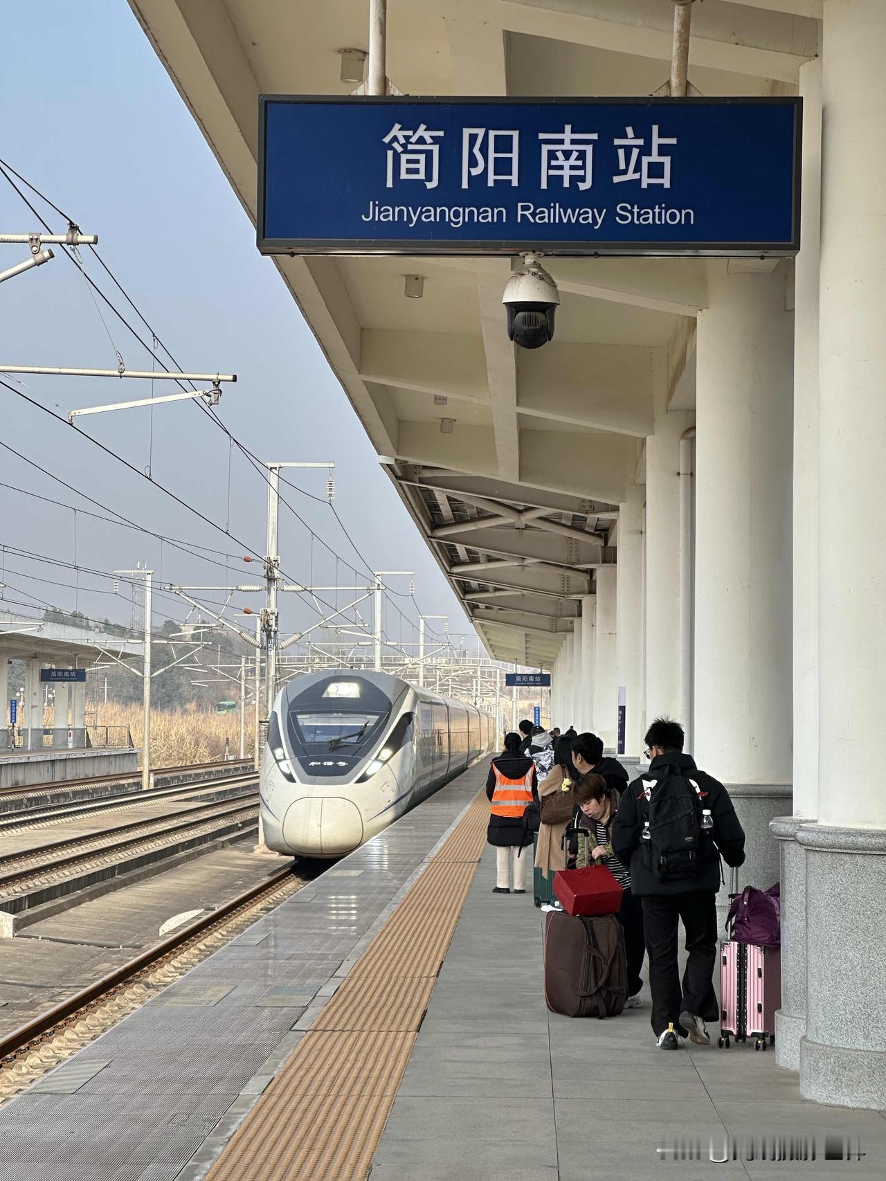 “大火颠勺，小城味道”，对于四川简阳来说，绝对是名副其实！最近，我在简阳市到处逛