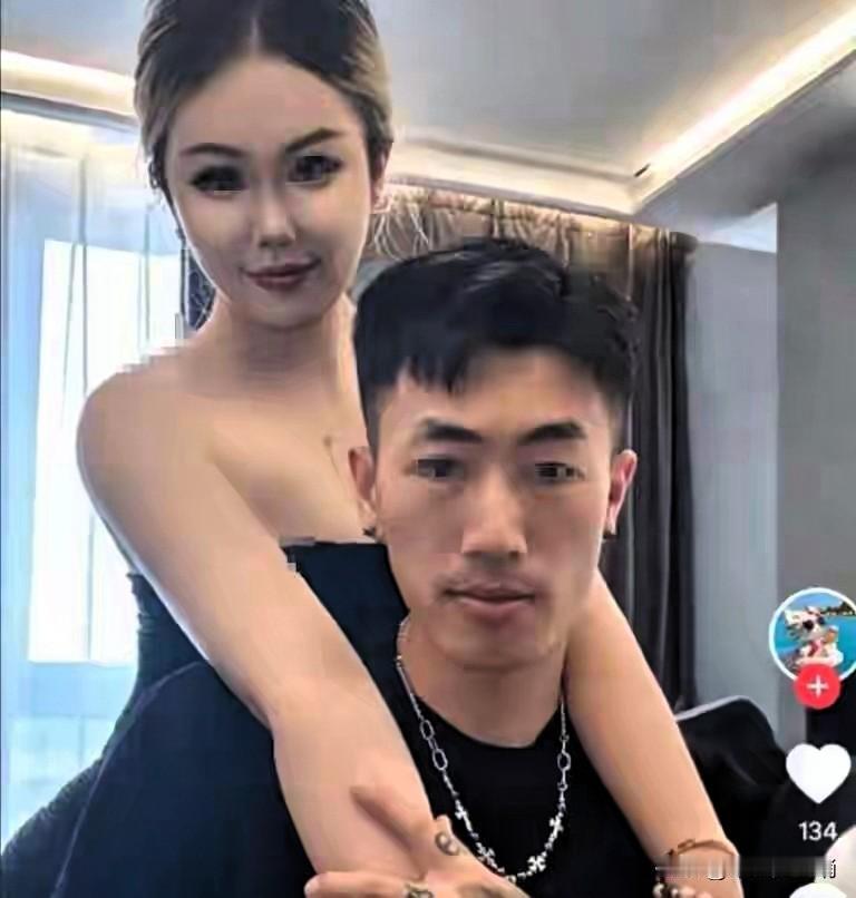 青岛女护士事件升级！嚣张连累全国同行，央视出手，停职只是开始！
 
这事儿真的是