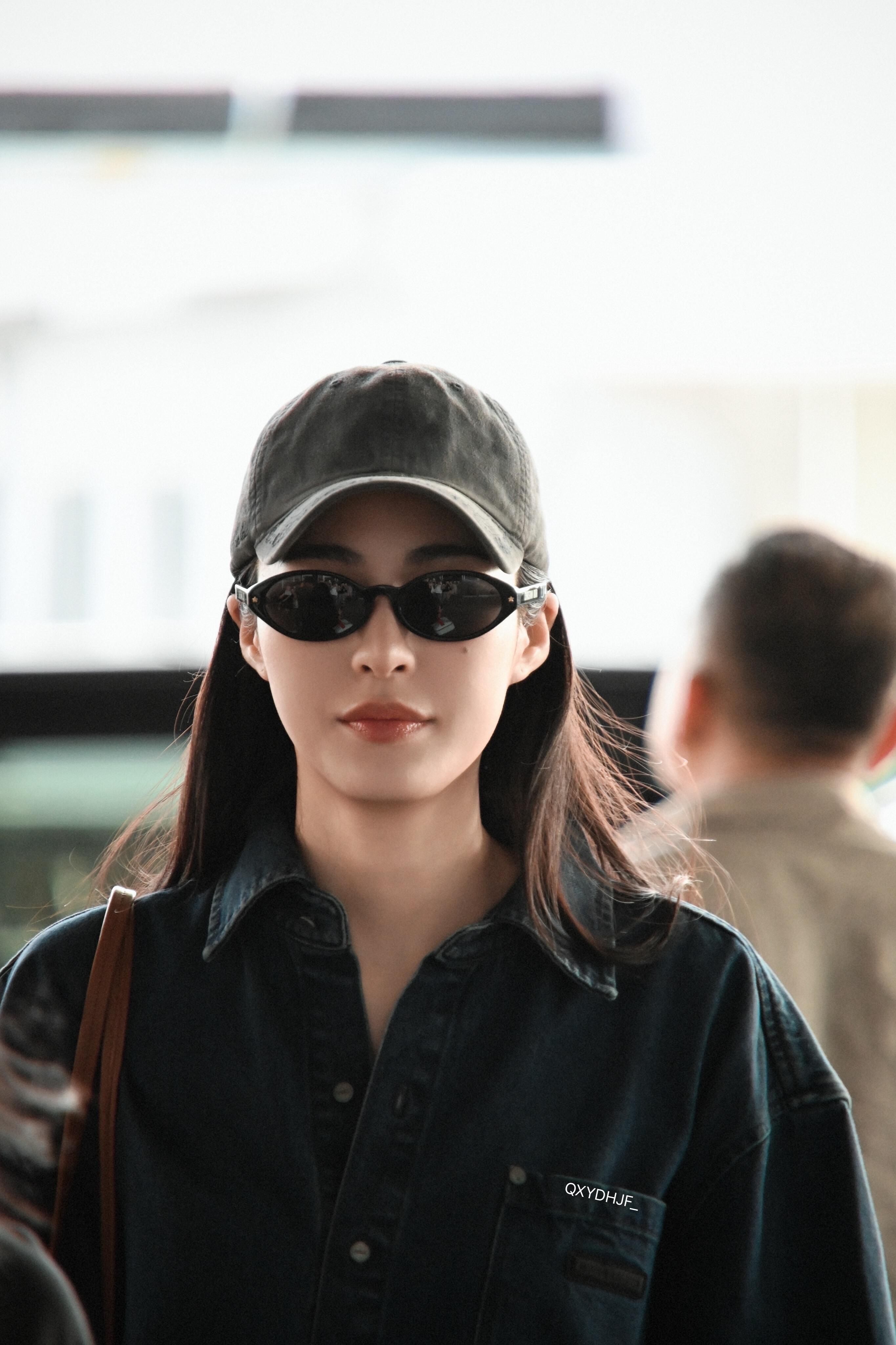 简简单单一身牛仔，帅气又带点不羁💙©logo邝玲玲 