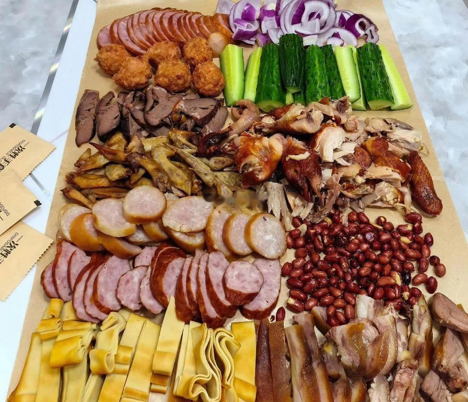 同样是100块的拼菜，你会选哪份 