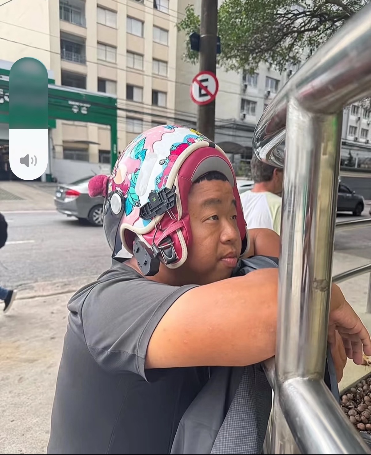 蓝战非称被绑架蓝战非回应人怕出名猪怕壮，蓝战非一人占两样。之前总说蓝战非“糖宝”