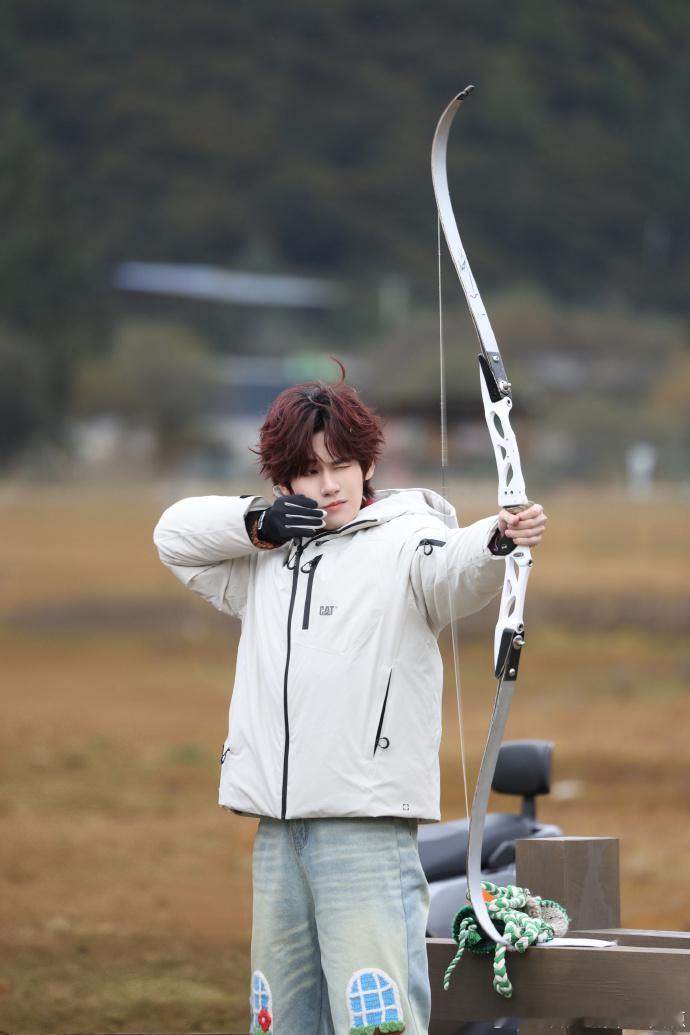 张真源奔跑吧关键词张真源奔跑吧被审判了 被张真源《奔跑吧》关键词戳中！撕名牌之神