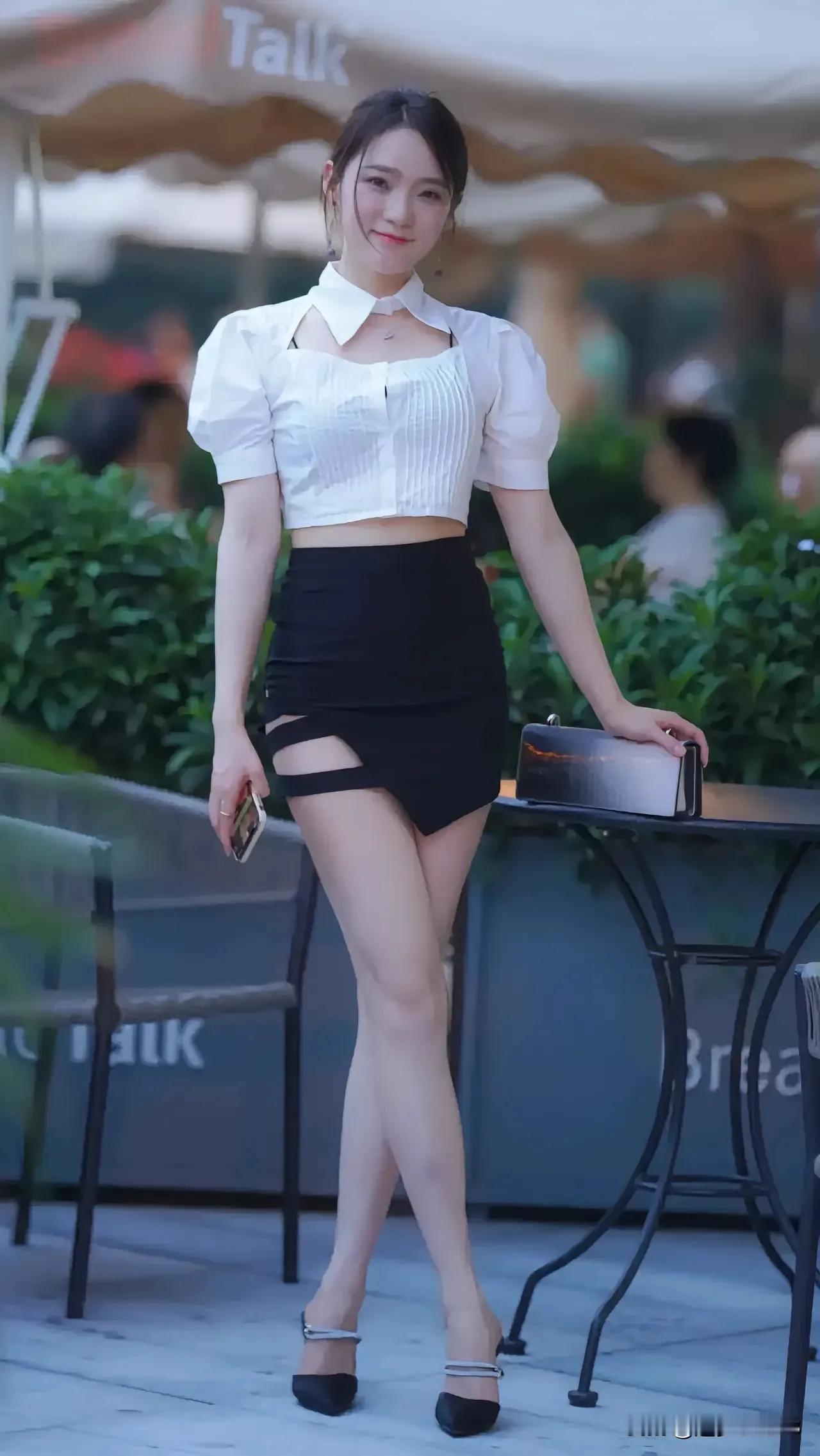 气质美女，白衣黑裙，绝对女神里