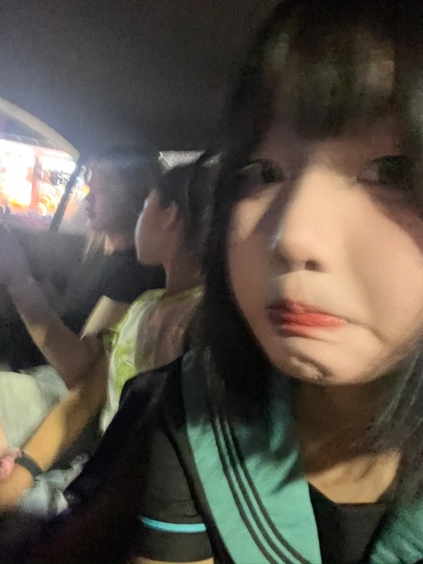 我变了很多 你从未给过你的外套 头发我已经留长了 见到你好像是上辈子的...