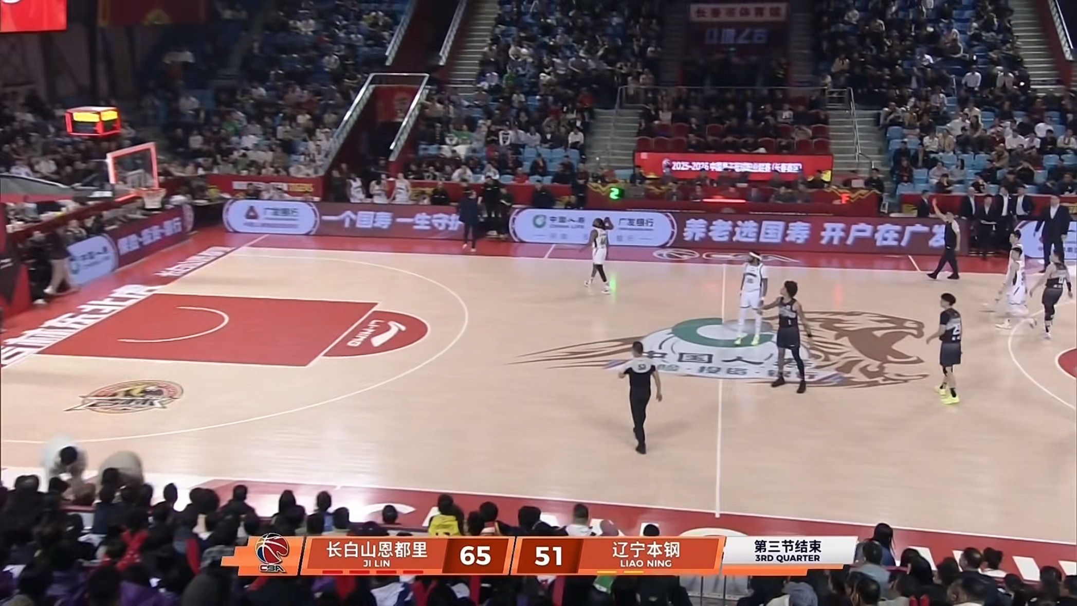 辽宁队客场对吉林三节比赛结束辽宁队暂时落后14分吉林男篮vs辽宁男篮辽宁男篮