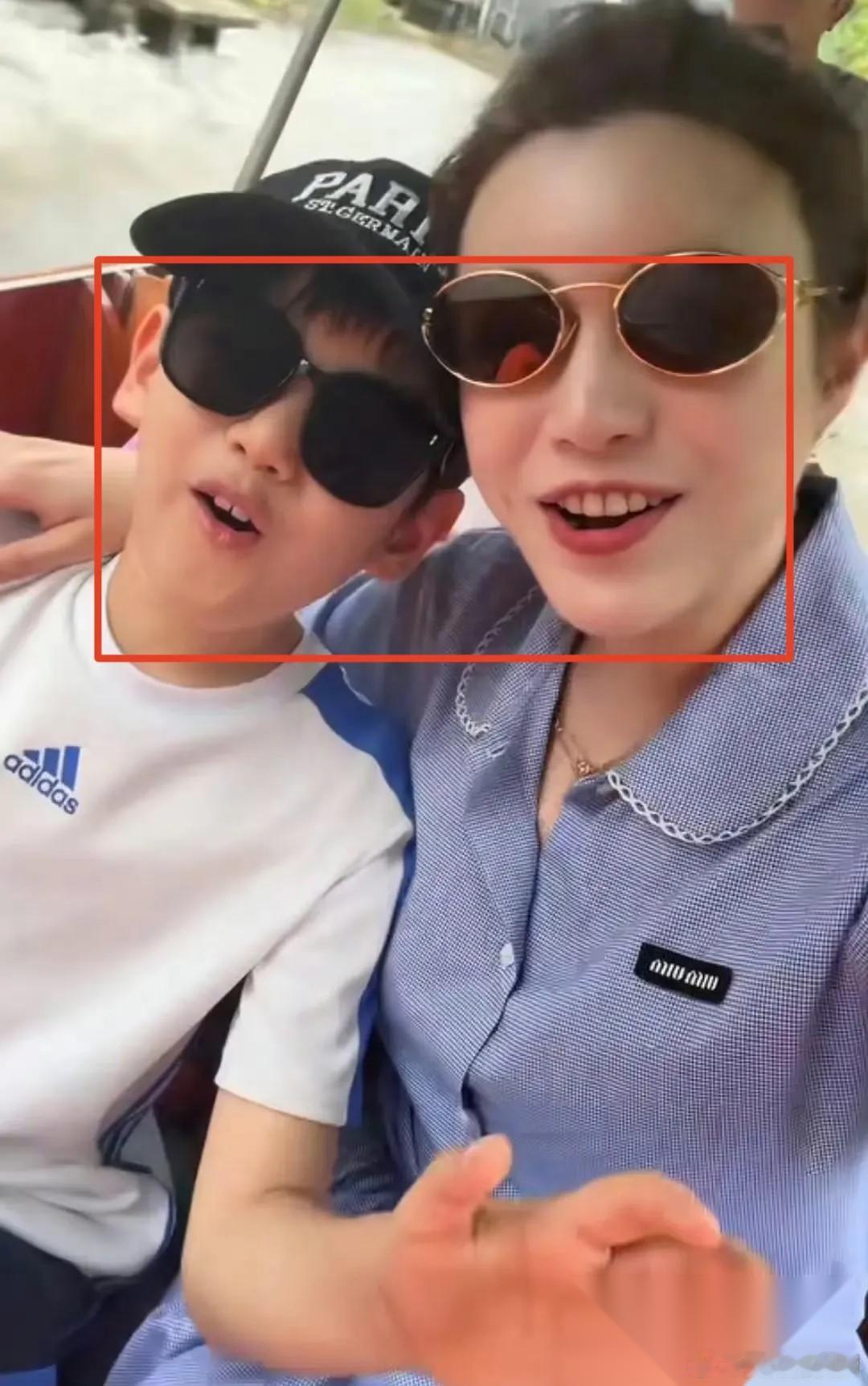陈晓估计很高兴， 这次不是要和前妻陈妍希复婚了，而是小星星和陈妍希越来越像冲上了