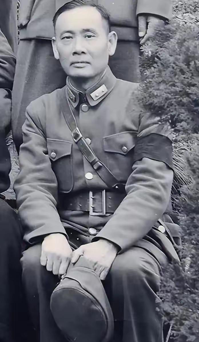1949年，迪化警察局长刘汉东拿出一份电报，递给马呈祥看，上面写着：我们全家已到