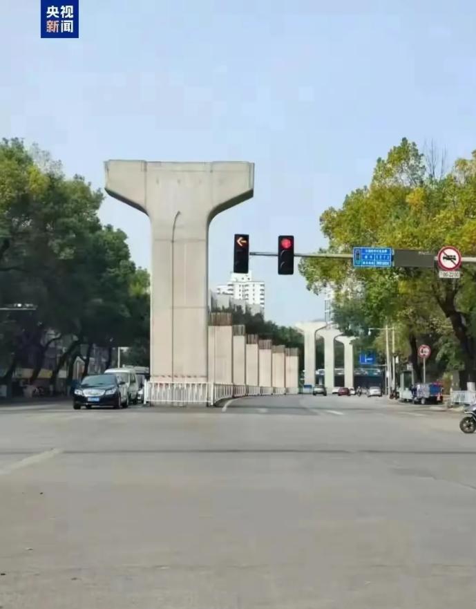 很多人说，柳州轻轨为什么不审批后继续建设？
原先是未批先建，既然已经建了大部分工