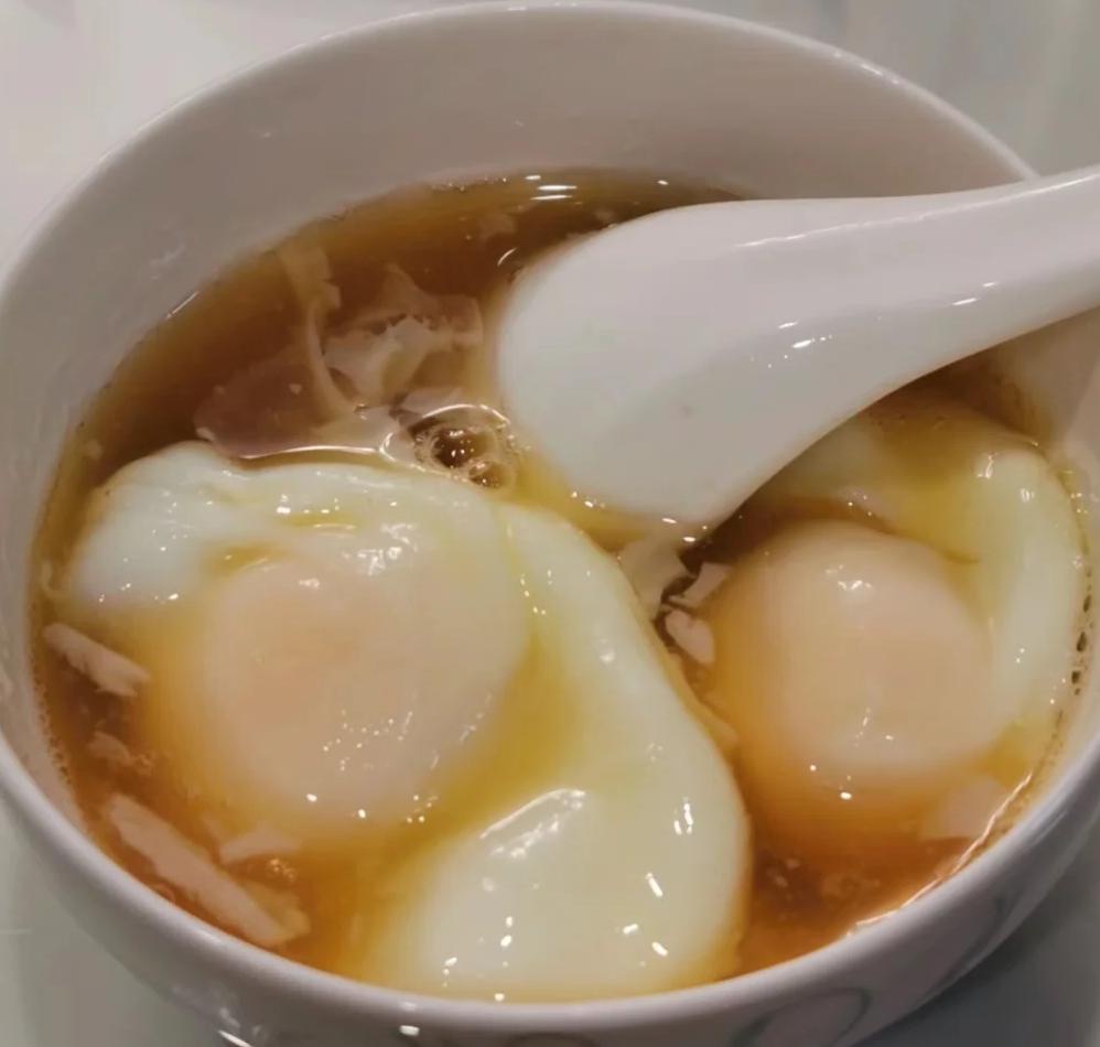 很不好意思，要向全国网友道歉，今天预测“世界杯”首轮比赛又打水漂了。

放了一个