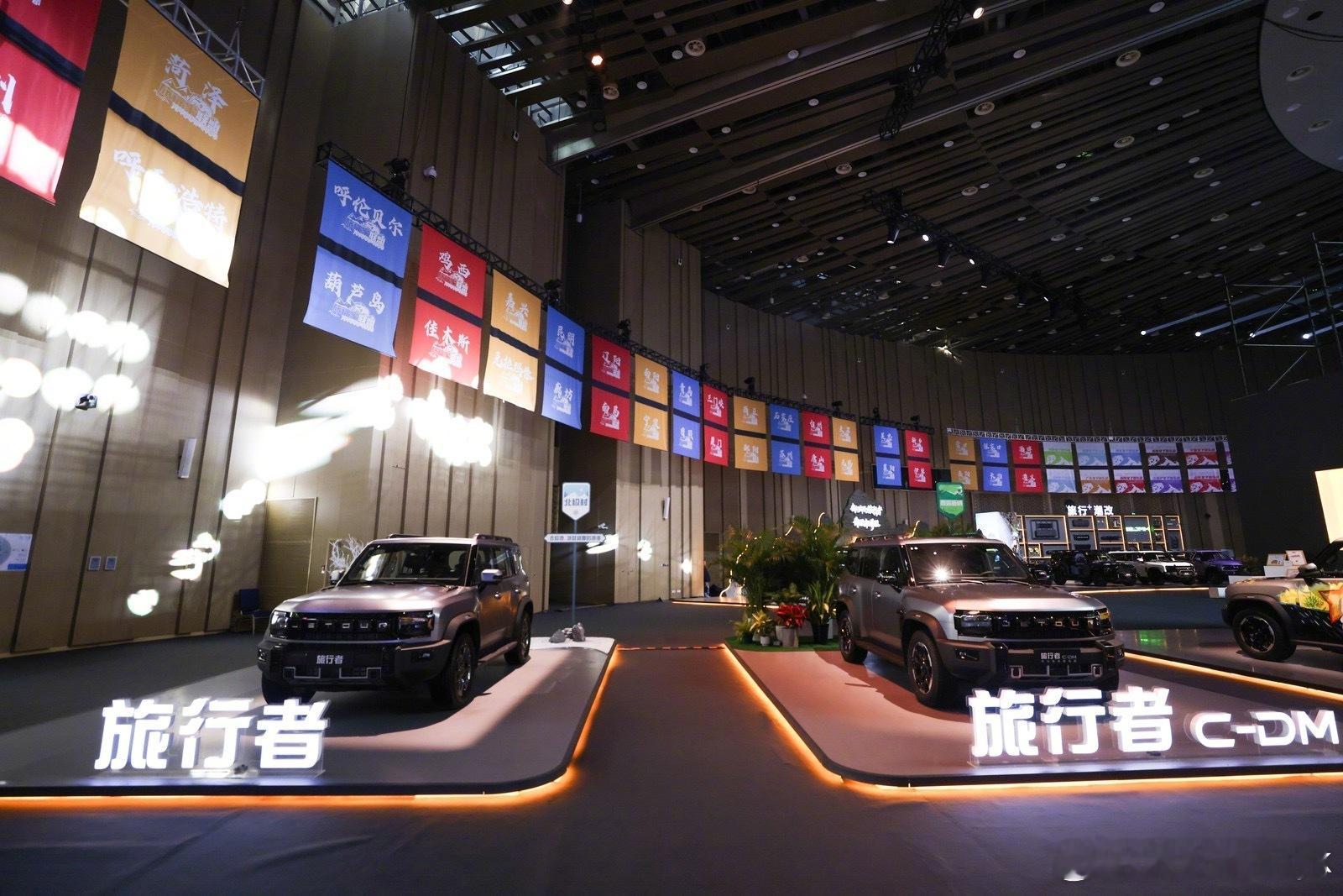 2026款捷途旅行者以“方盒子”造型与全场景实力焕新登场。其2米宽体车身与280