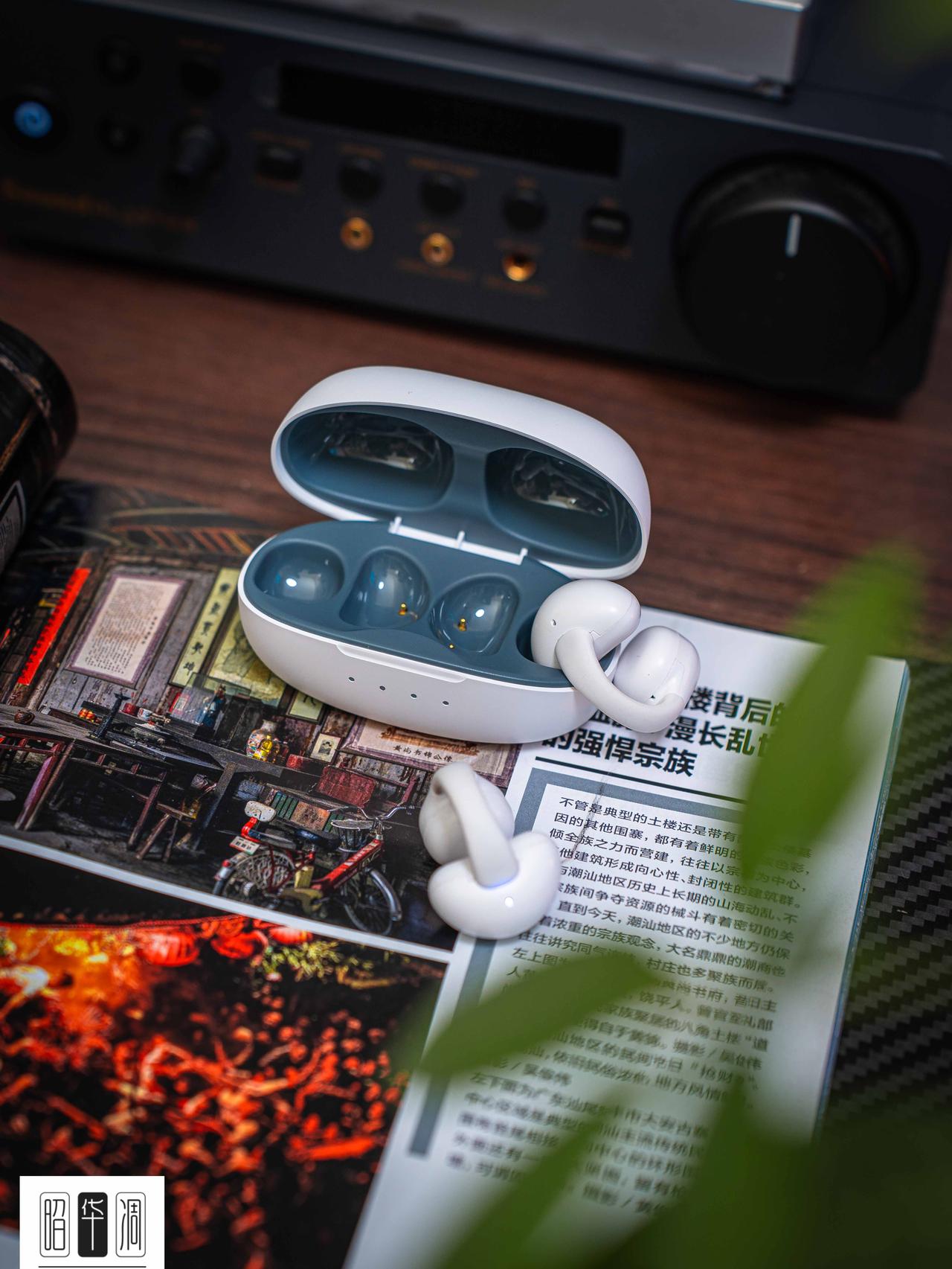 跑步跑了快两年，耳机用了不少，最后发现还是耳夹式最方便，佩戴轻盈，也不会影响观察