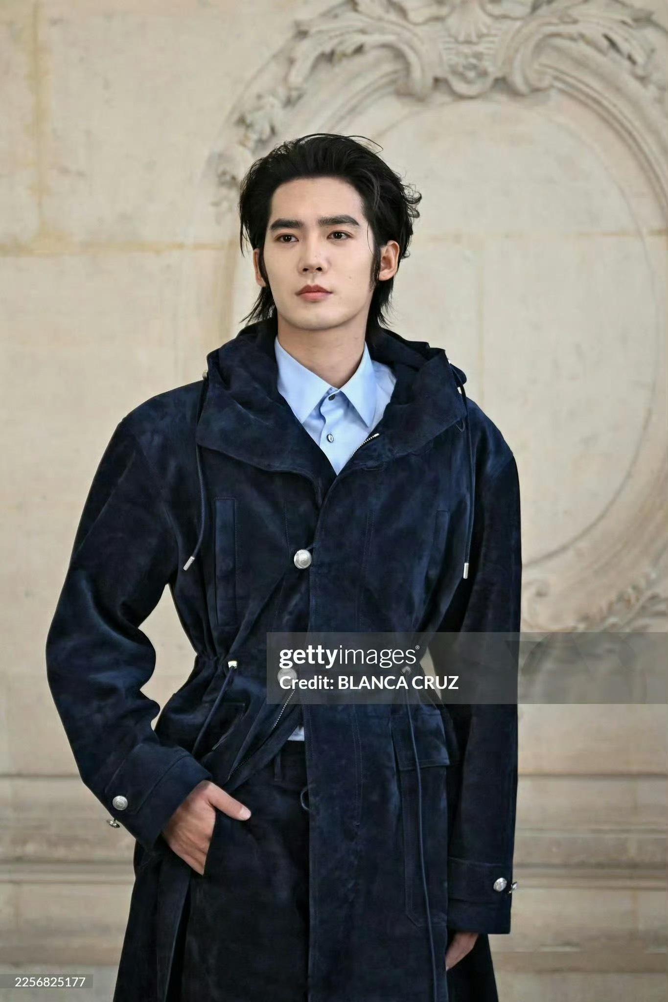 于适巴黎时装周看秀生图来啦，这和精修有什么区别？