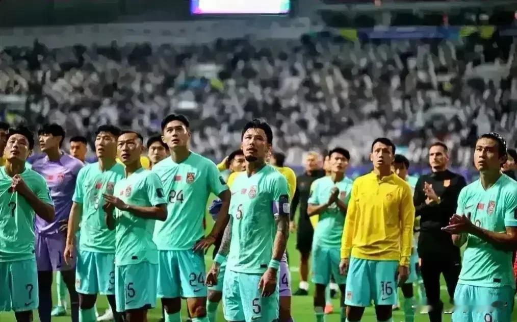 亚洲杯16强球队晋级后对本国球迷说一句话:
1、日本队:我们目标是亚洲杯冠军
2