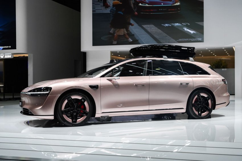 享界粉白新色亮相上海AWE星玫粉与月绒白这组新配色，简直是AWE展上最亮眼的风景