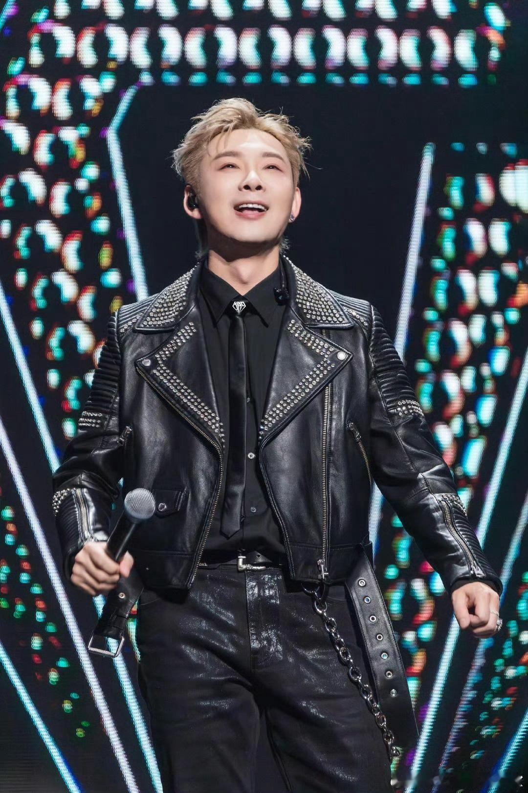 寒冬最燃盛宴来袭！宝石老舅12月14日坐镇国家体育馆，带你体验沉浸式露天狂欢。从