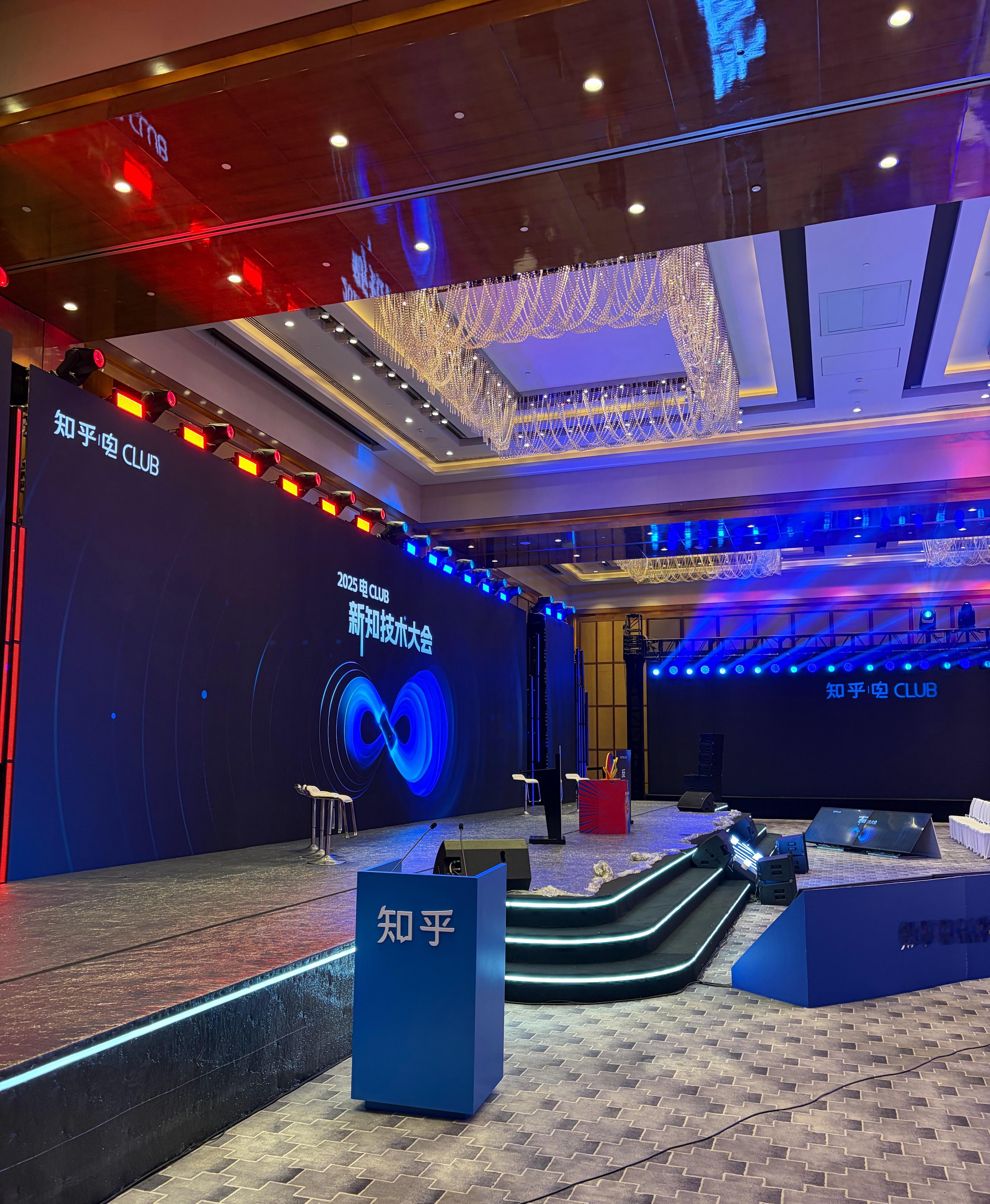 早上六点开完会，闪现来参加知乎的活动。新能源大牛说