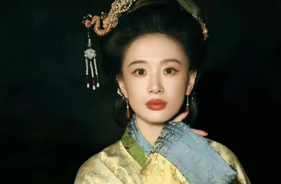手里攥着能让人满门抄斩的铁证，临死前她却选择交出去。赵星棠这波操作，多少人直接看