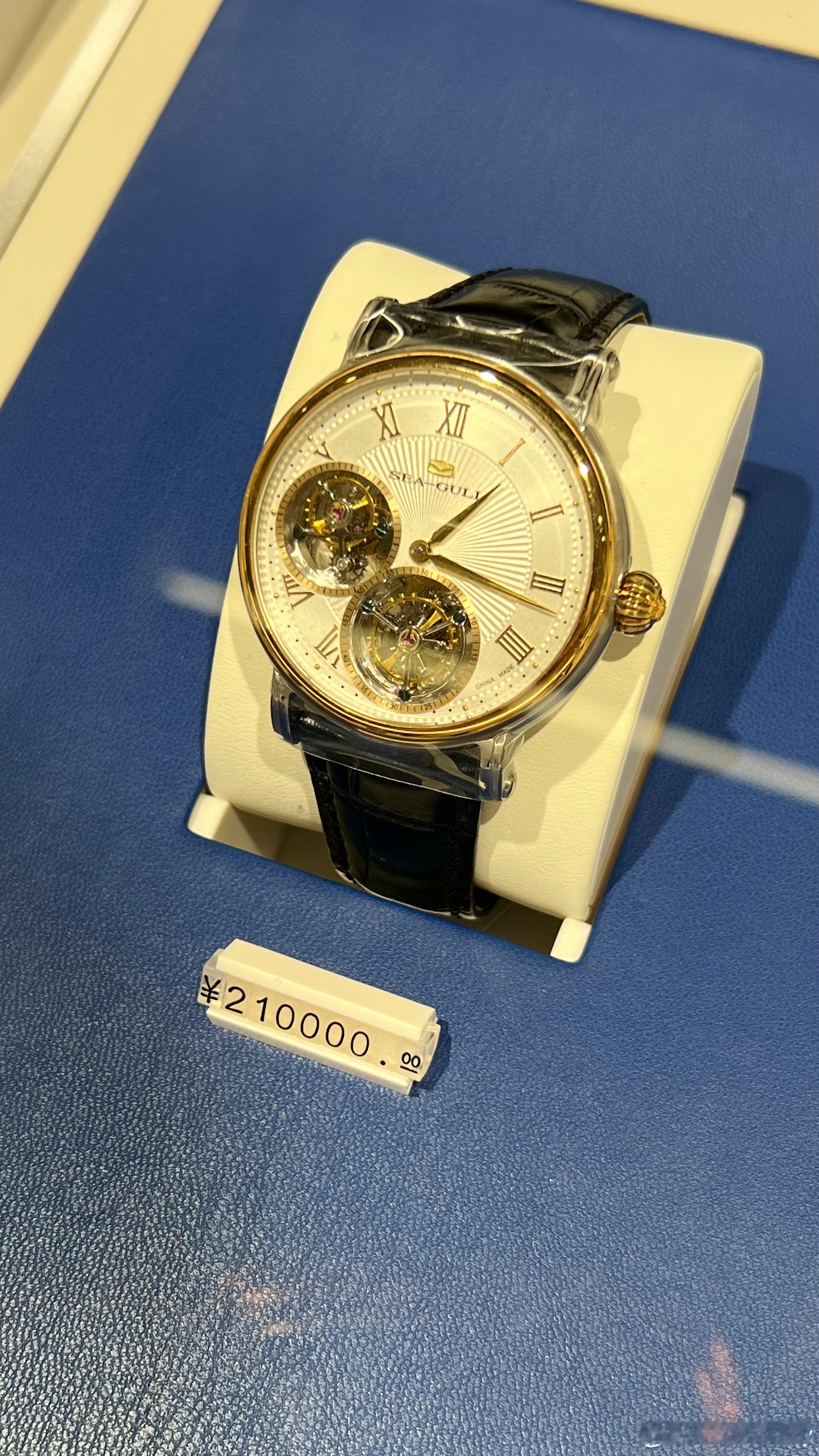 你会花21万买个海鸥表吗？不过有一说一，一万块钱的陀飞轮，真的性价比很高[加油]