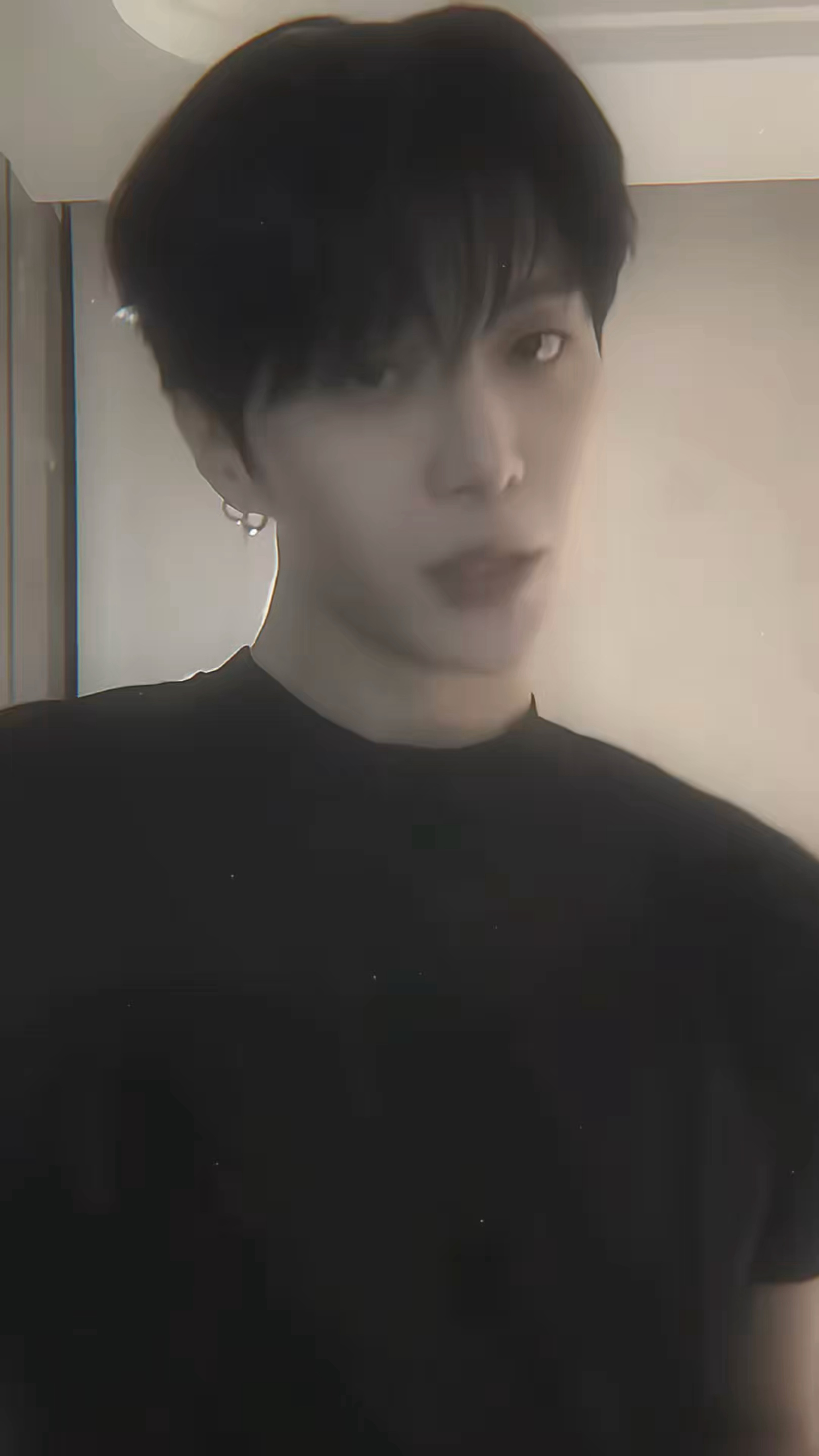 耳钉男=• ֊ •=范丞丞