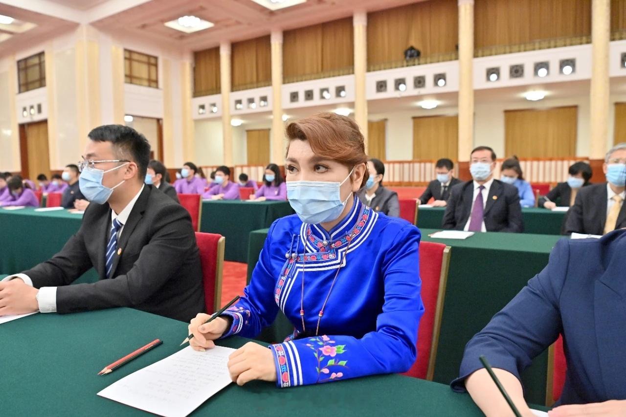 如果我孩子能多上新闻我愿意天天七点钟看新闻 