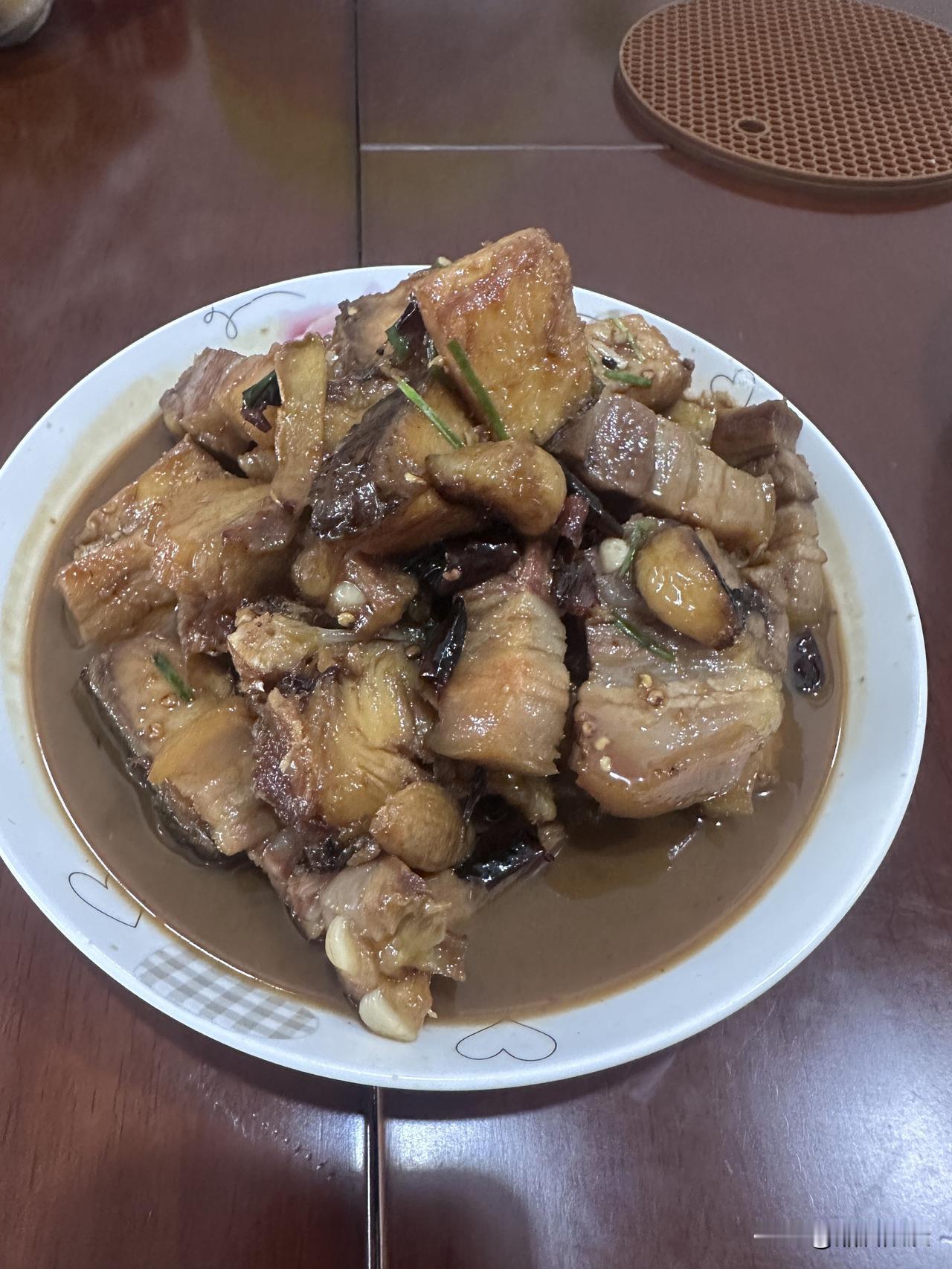 宜兴名菜：咸鱼烧咸肉，我都爱上了这口。
生活工作在宜兴马上十年，也算是逐渐融入这