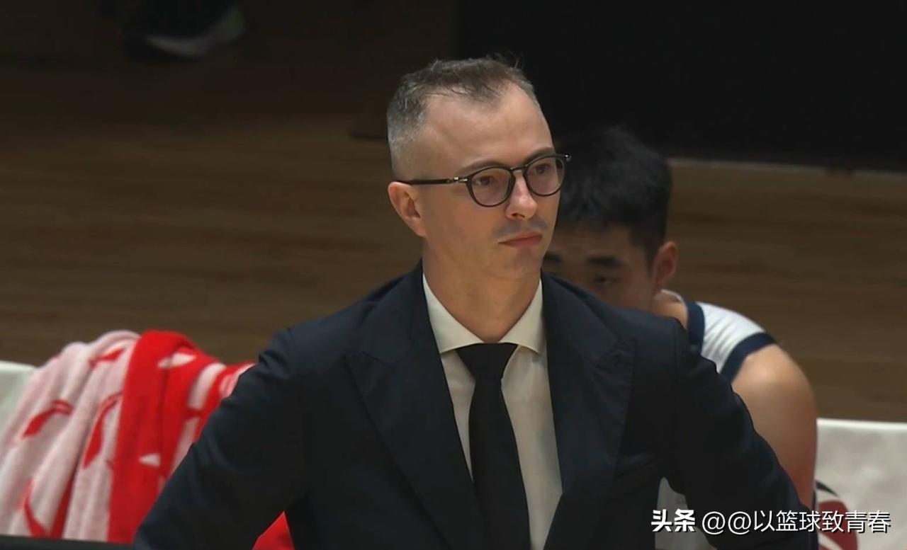 亚科夫列维奇:收到建议！

常规赛第四轮，广东主场迎战三连败的宁波，本以为广东会