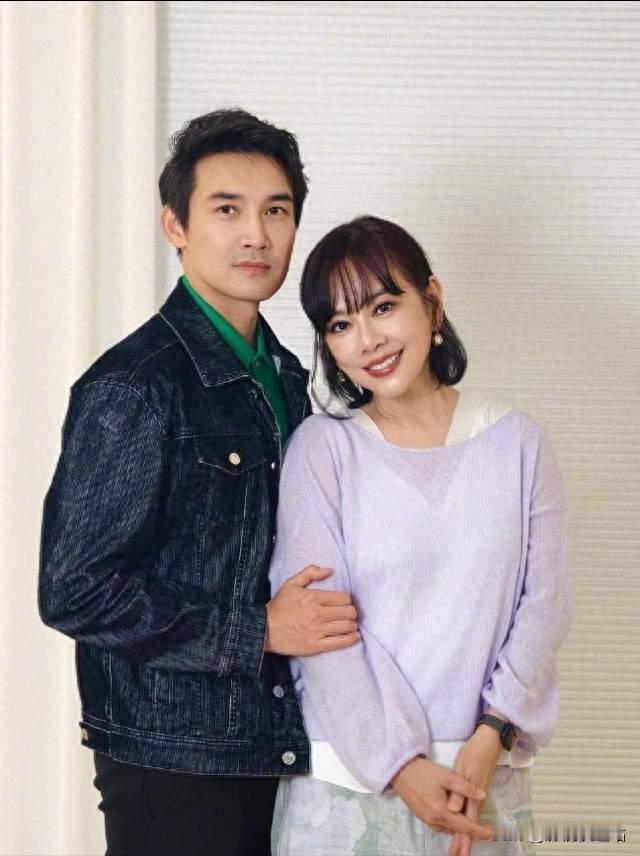 剧里叛徒人人骂，戏外宠妻15年，张铎才是真顶流！