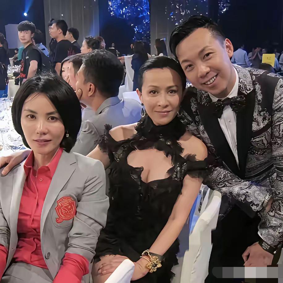 王菲刘嘉玲我认识，另一位男士是谁？