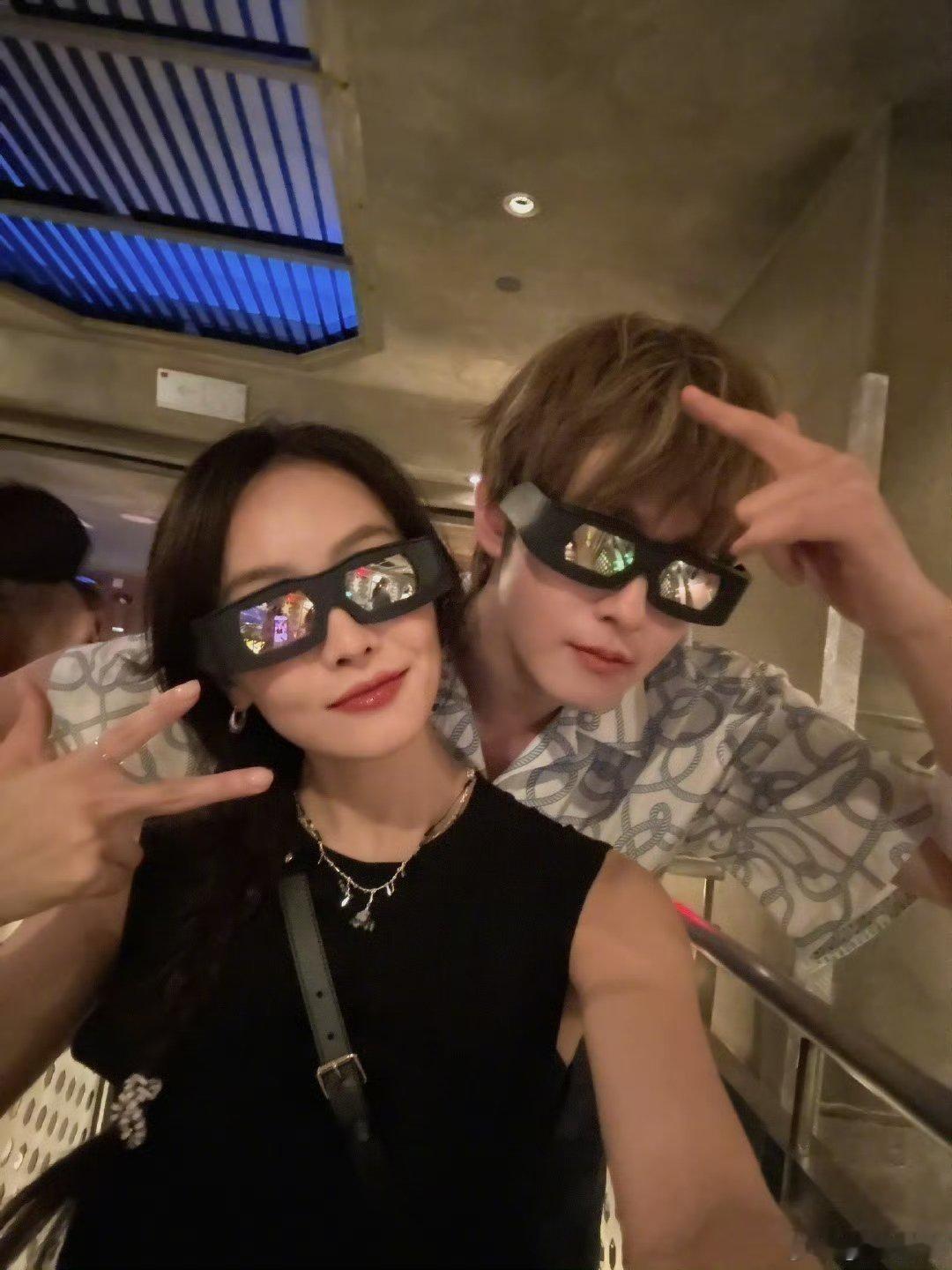 宋茜艾特田嘉瑞宋茜田嘉瑞北京环球影城plog宋茜田嘉瑞北京环球影城plog，哇塞