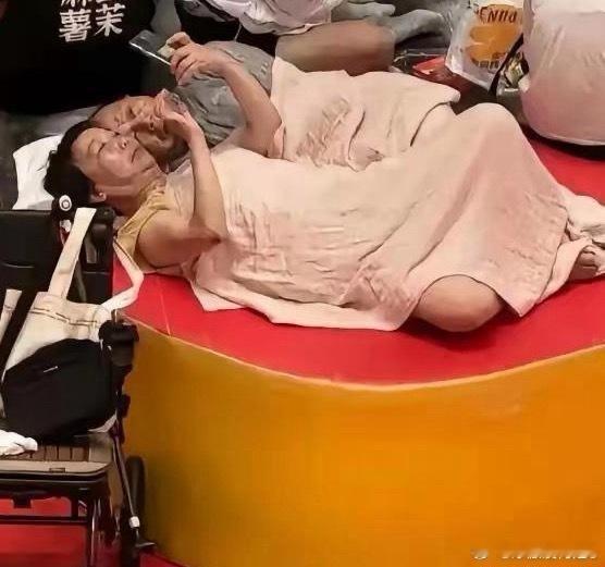 什么叫“为老不尊”，这个就是！这就是为什么很多人对老人越来越漠视的原因吧？ 