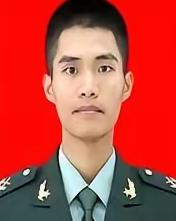 救到第4个人时，他被死死锁住喉咙，直挺挺往黑水底沉。 
体力早就透支，腿肚子疯狂