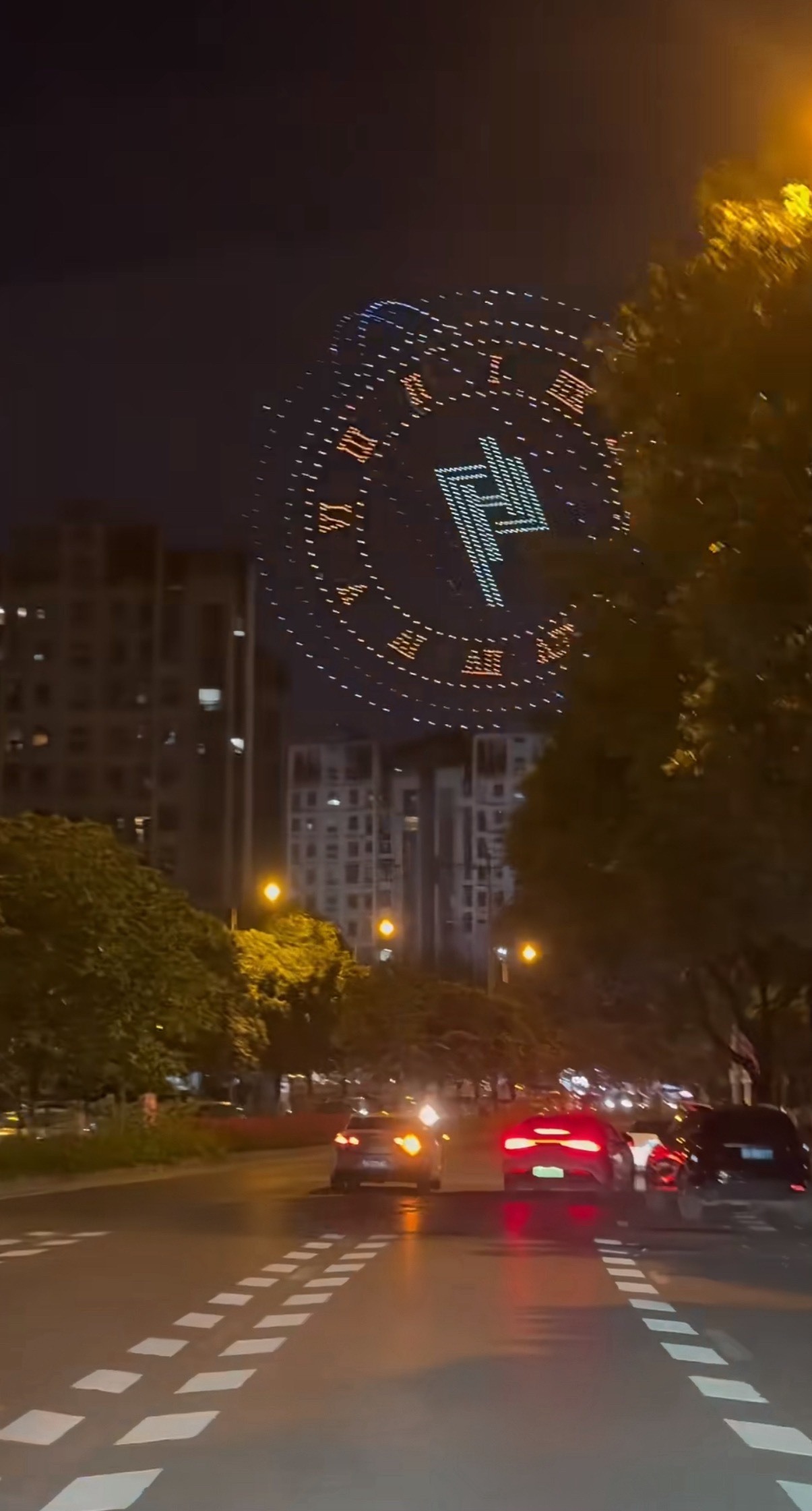 哇这个无人机在场外看怎么更加震撼了 