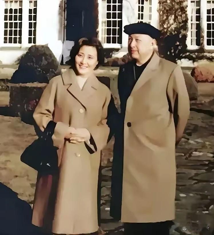 钱学森先生和妻子蒋英的这张合影，看起来是非常经典的，两个人这时虽然都已经步入晚年