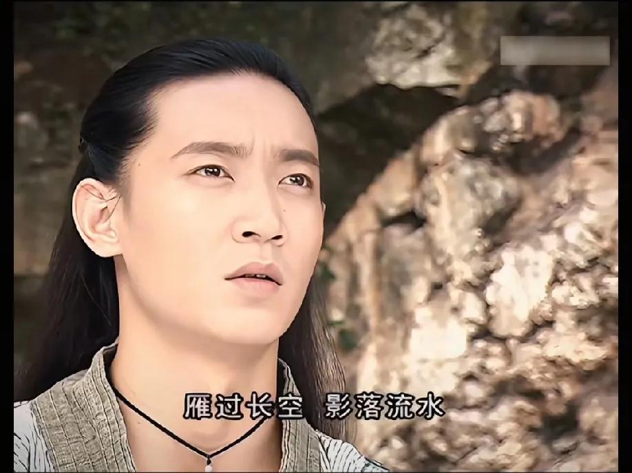 重温《水月洞天》才发现童战的故事线全是“意难平”！当年被他遇见初恋时的青涩模样狠