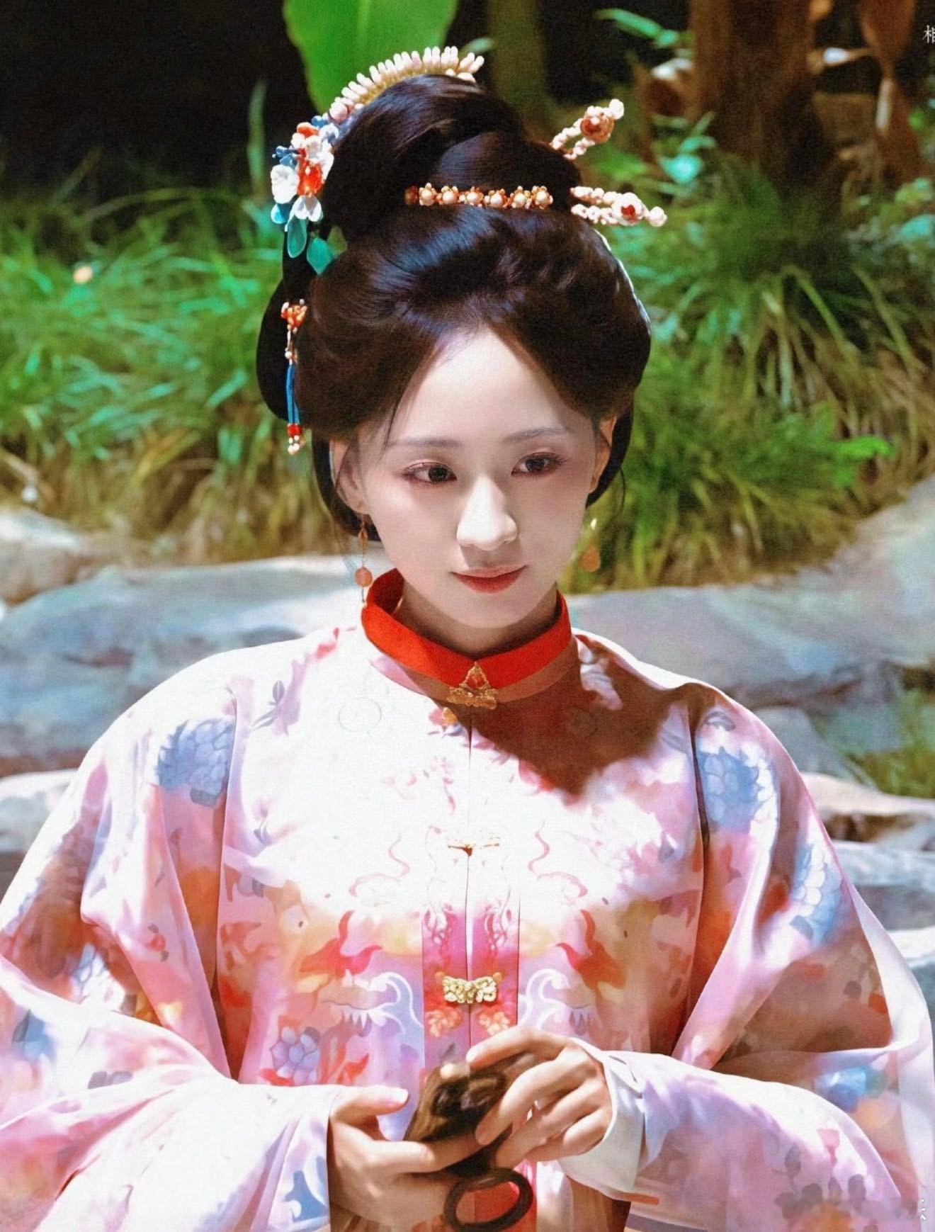 黄婷婷方回应被换角 开机的时候宣了单元也没宣角色呀，黄婷婷还在正常出演的。而且刷