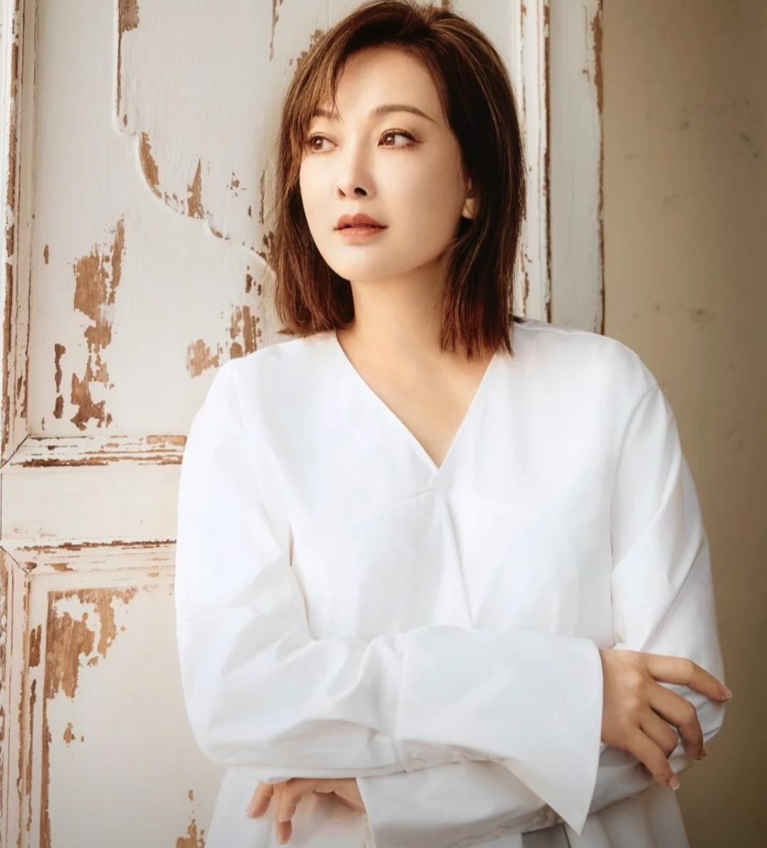 “消失”11年，曾8次登上春晚的牛莉，如今已经走上了另一条大道
娱乐 明星