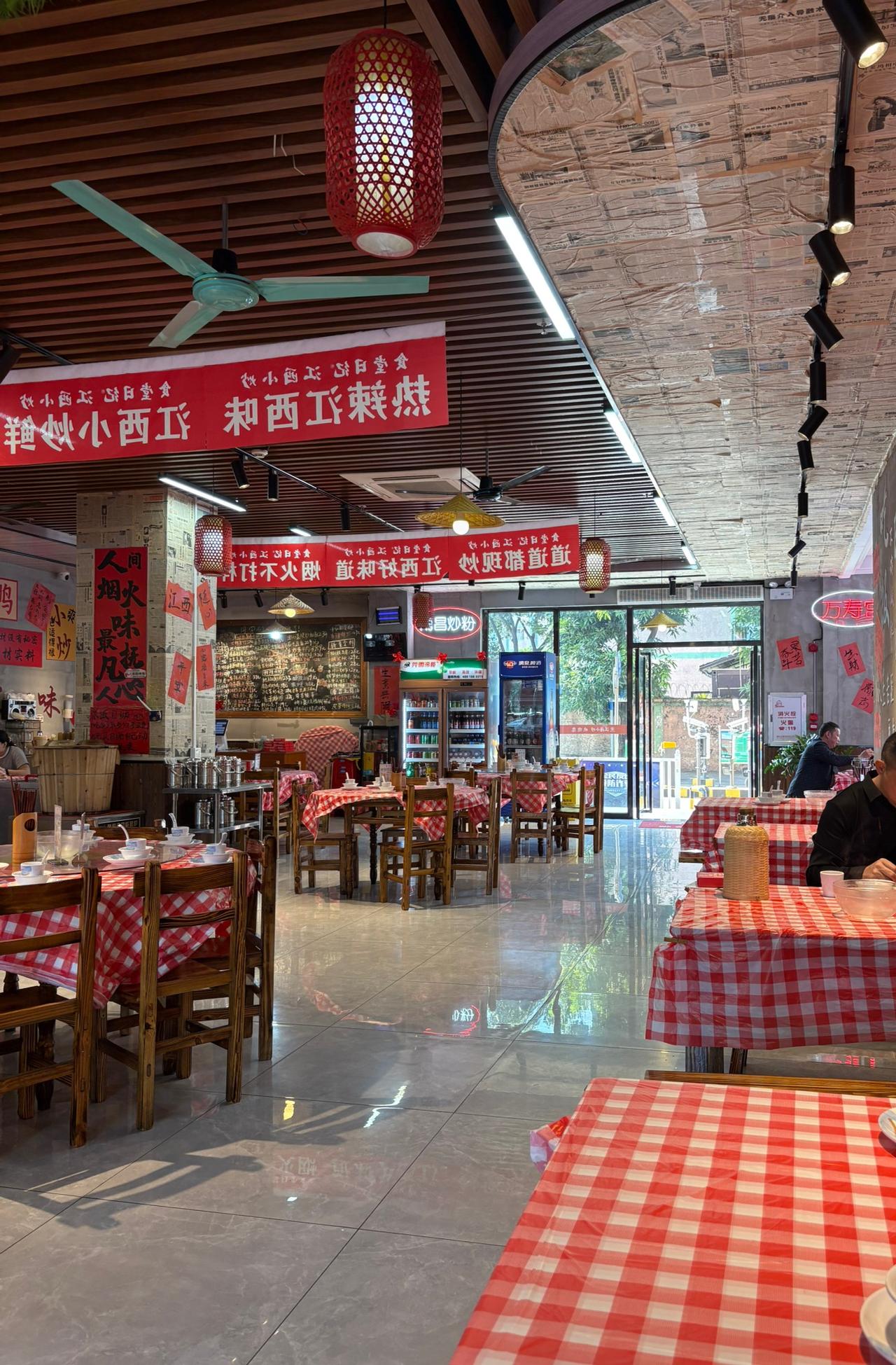 其实，你看着钱很多，
也就是两年半的收入。

如果是50多岁的人找不到工作，
两